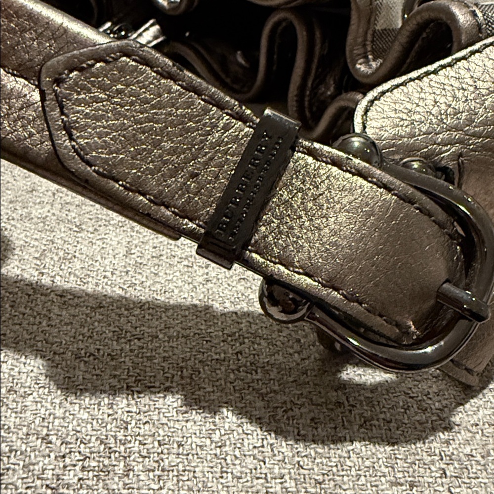 Burberry Purse Shimmer Check - Picture 4 of 11